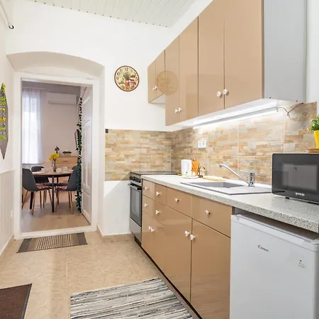 Apartment Easy Access - - Cozy Budapest